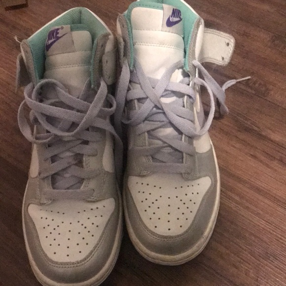 Nike’s - Picture 2 of 3